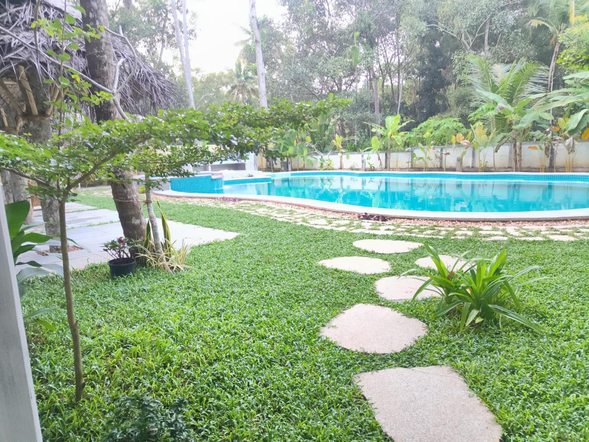Marari Beach Bungalow Resort Alleppey 马拉利库兰 外观 照片